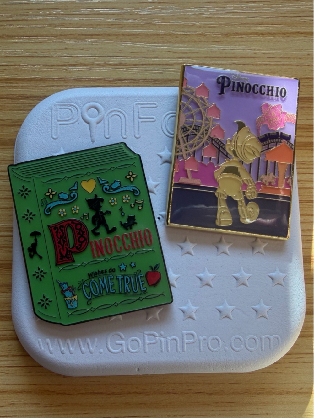 Disney Pinocchio Loungefly Pin Set+Mini Pin Folio
